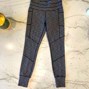 Size SMALL ATHLETA leggings. Heathered black.